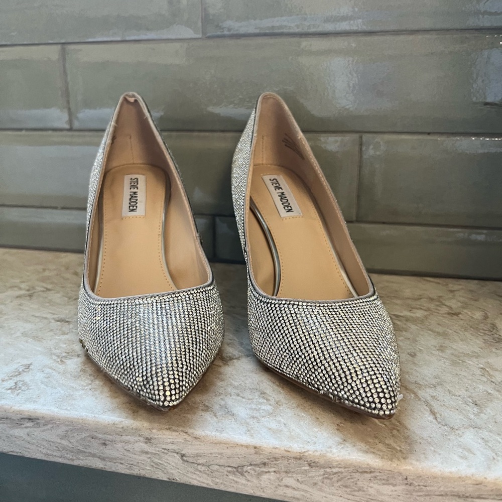 Steve Madden Sparkle Silver Pointed Toe Pumps